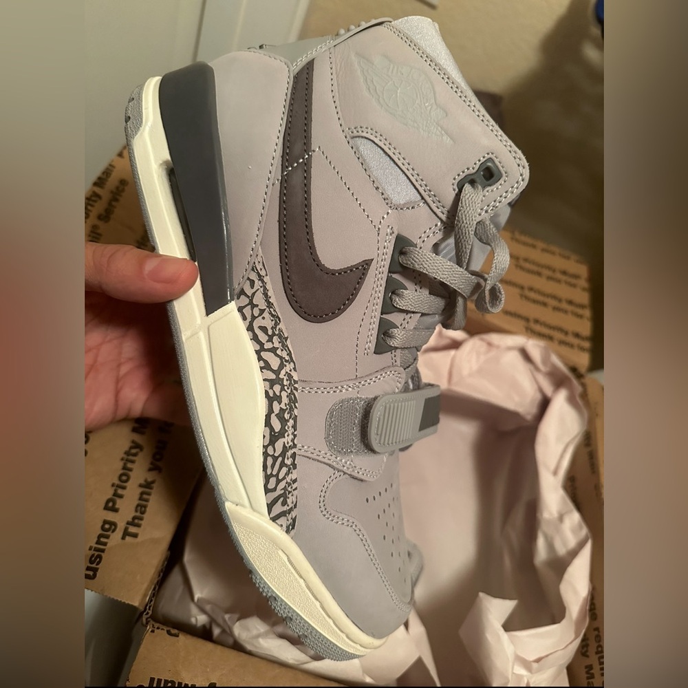 Jordan Legacy 312 Wolf Grey, Size 10.5